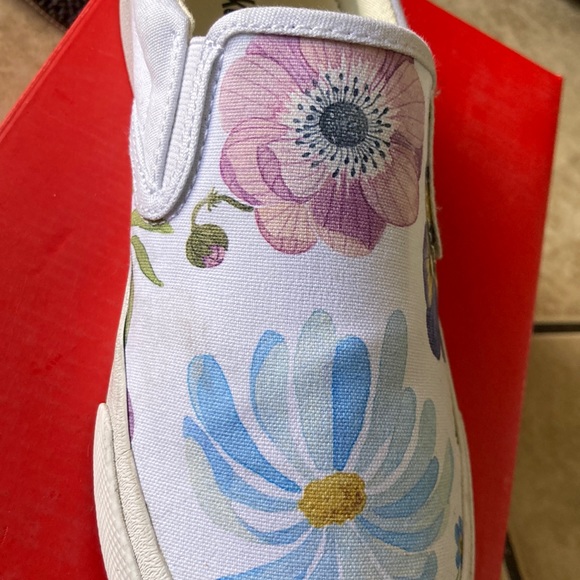 Bucketfeet low top canvas slip-ons like Vans with spring floral design - Picture 6 of 8